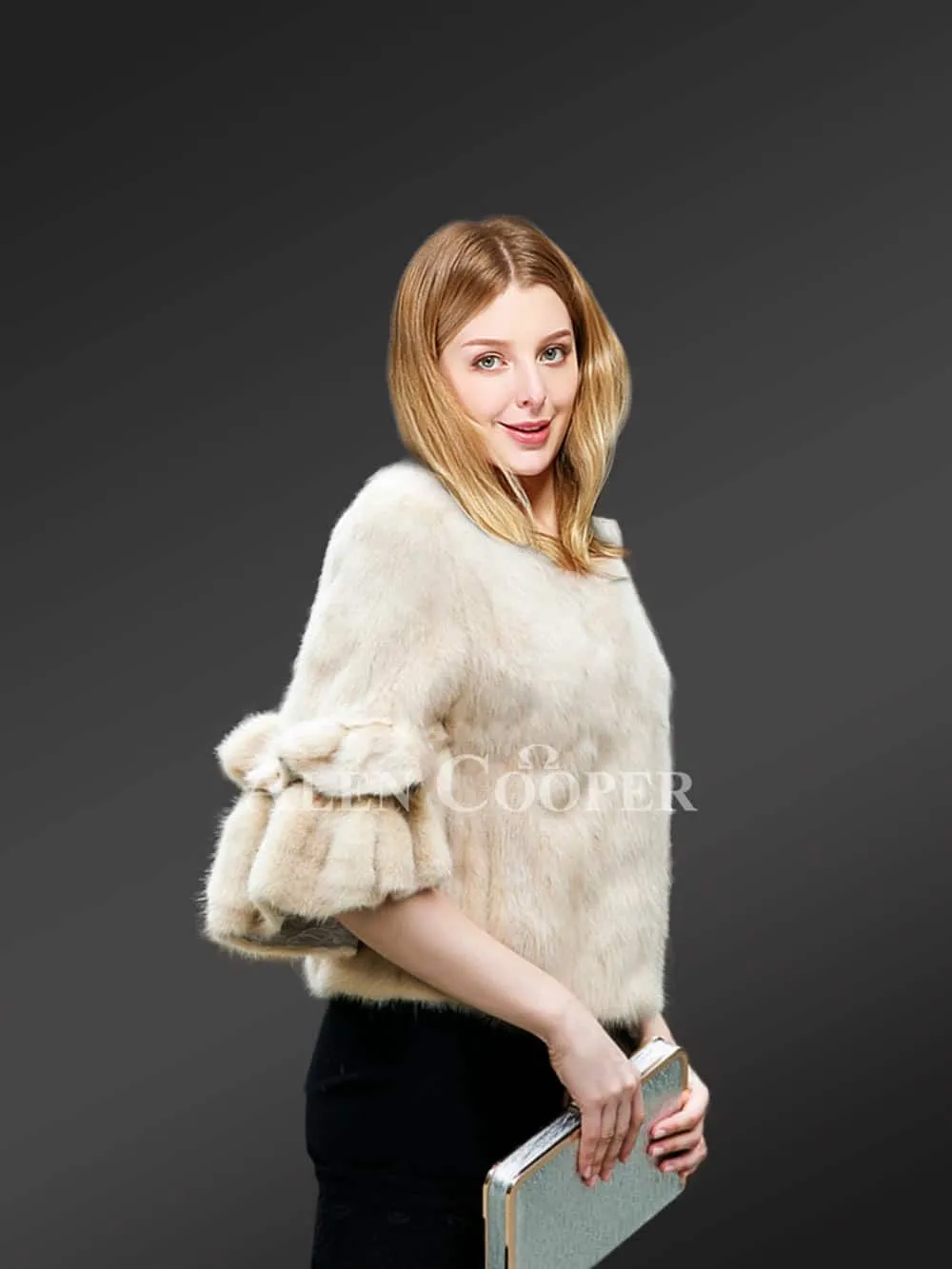 Genuine fur coats to make women more elegant in winter